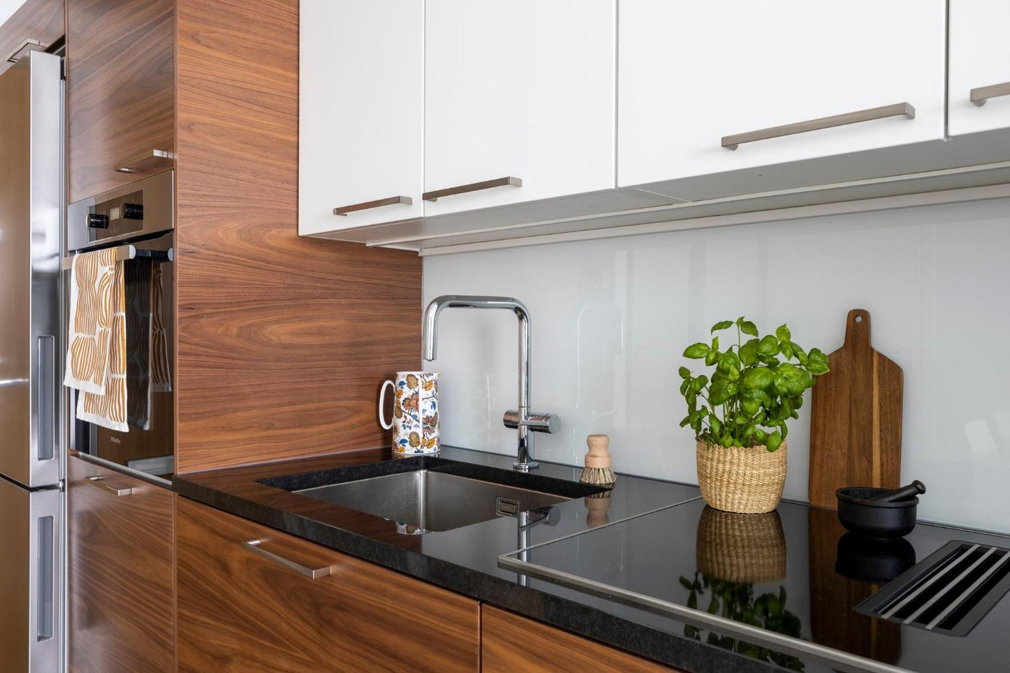 Stylish Flat In Trendy Kallio Helsinki Bagian luar foto
